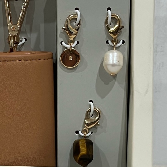 Clearance! ⚠️ NWT A New Day Caramel Ear Bud Case with Charm Set - Picture 9 of 9